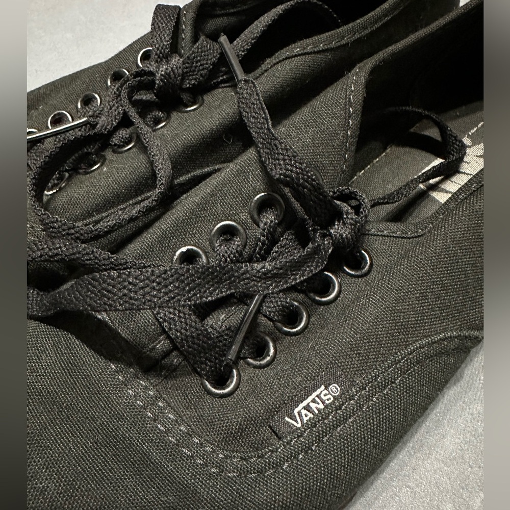 Black Vans Off The Wall Shoes with Laces